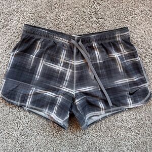 Women’s gray and black patterned Nike Dri-Fit athletic shorts size medium